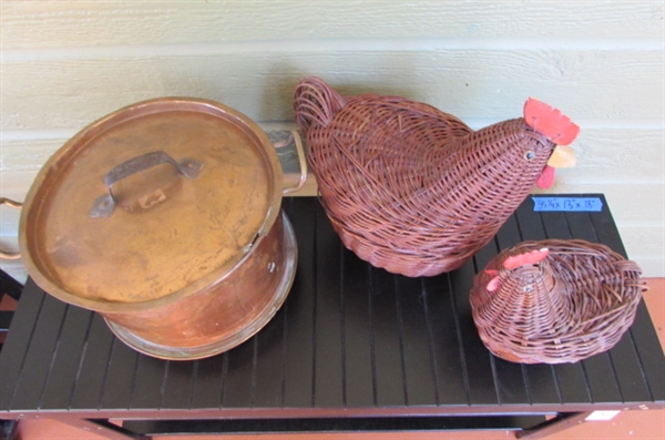 VINTAGE COPPER POT WITH LID & NESTING ROOSTERS