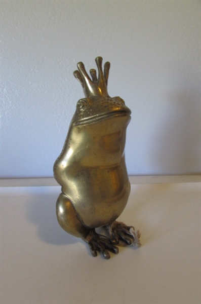 BRASS FROG WITH CROWN