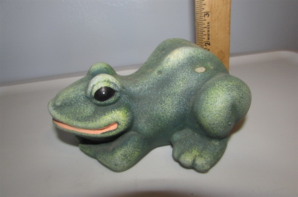 WOOD SHELF SITTER FROG AND MORE FROGS