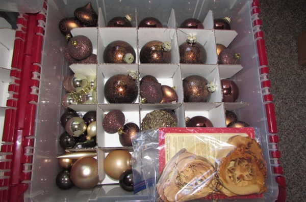 WREATHS & 2 TUBS OF GREEN & BROWN CHRISTMAS ORNAMENTS