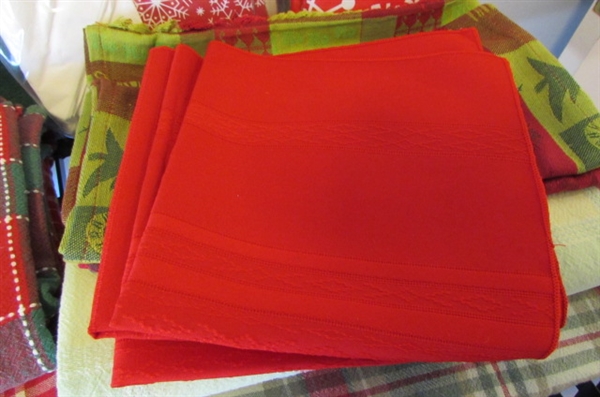 CHRISTMAS THEME TABLE CLOTHS, PLACEMATS & MORE