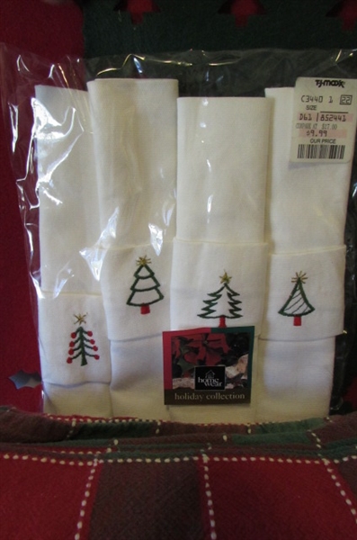 CHRISTMAS THEME TABLE CLOTHS, PLACEMATS & MORE