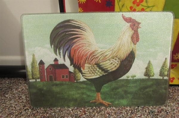 PLASTIC TRAYS, WALL ART & OTHER ROOSTER DECOR