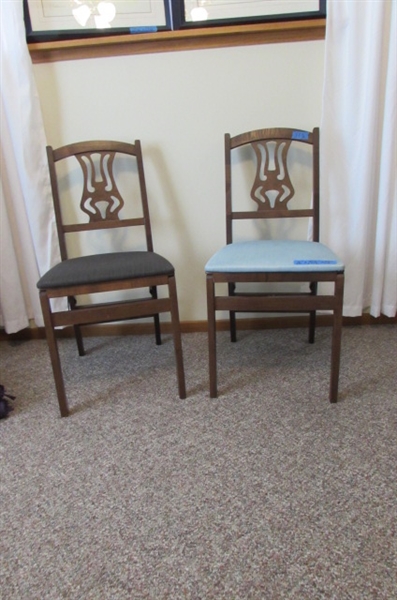 PAIR OF VINTAGE WOODEN FOLDING CHAIRS