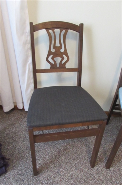 PAIR OF VINTAGE WOODEN FOLDING CHAIRS