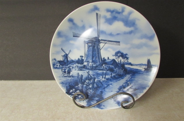 DELFTS BLEAU HAND DECORATED IN HOLLAND COLLECTOR PLATES