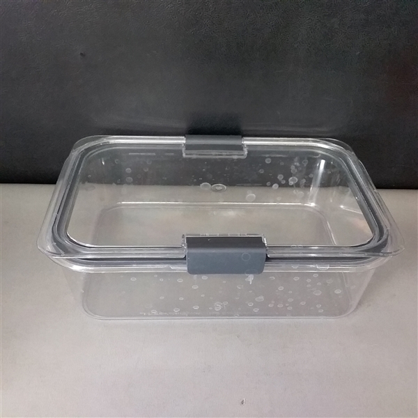 Plastic Rubbermaid and Sterilite Containers & Lids