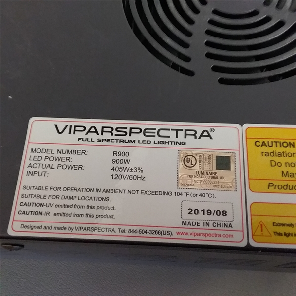 Viparspectra Full Spectrum LED R900 Grow Light