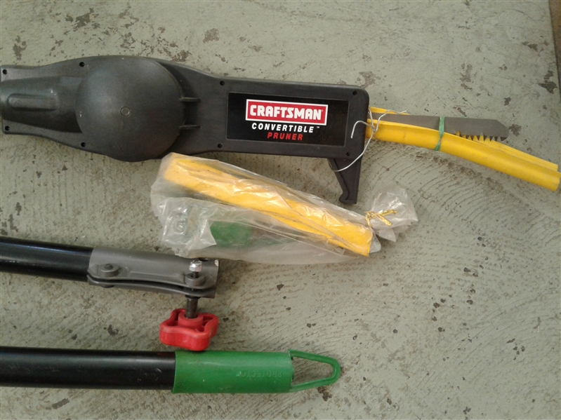 Craftsman Gas Powered 15 Weedwacker Line Trimmer with Attachments  *For Parts or repair*Needs a Coil*