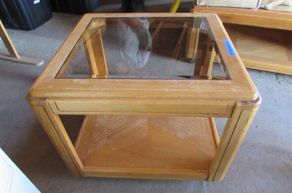 SOLID OAK SIDE TABLE WITH BEVELED SMOKE GLASS INSERT #1 *LOCATED AT THE PAYNE LANE ESTATE, YREKA*