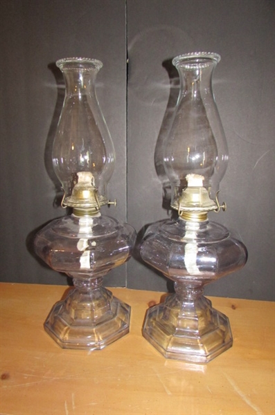 PAIR OF VINTAGE/ANTIQUE HURRICANE OIL LAMPS