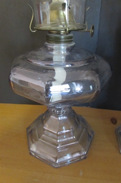 PAIR OF VINTAGE/ANTIQUE HURRICANE OIL LAMPS