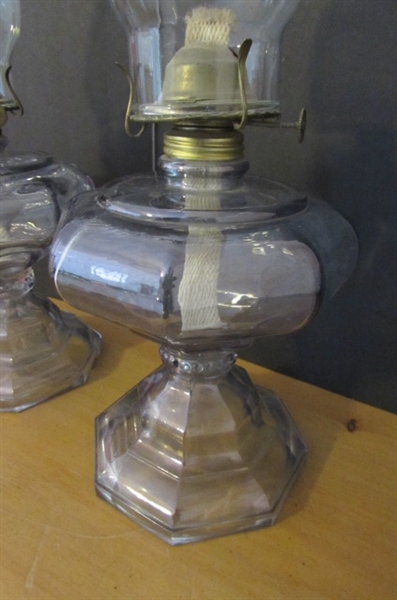 PAIR OF VINTAGE/ANTIQUE HURRICANE OIL LAMPS