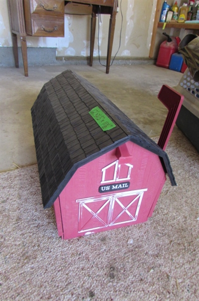 BARN MAILBOX (NEW-PLASTIC)