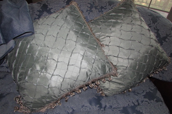 KING COMFORTER SET WITH ACCENT PILLOWS