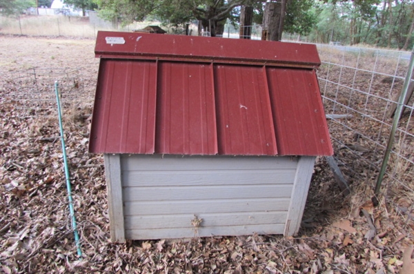 SMALL WOOD DOG HOUSE WITH METAL ROOF