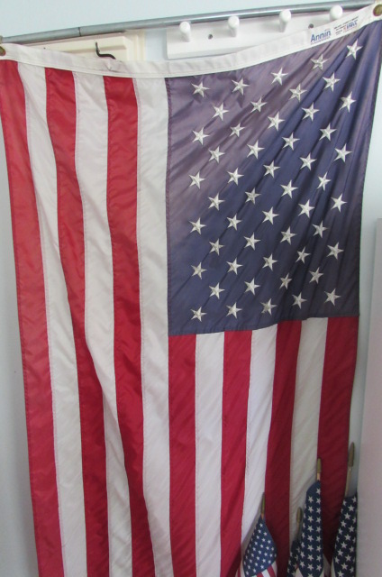 Lot Detail - AMERICAN FLAGS WITH POLE