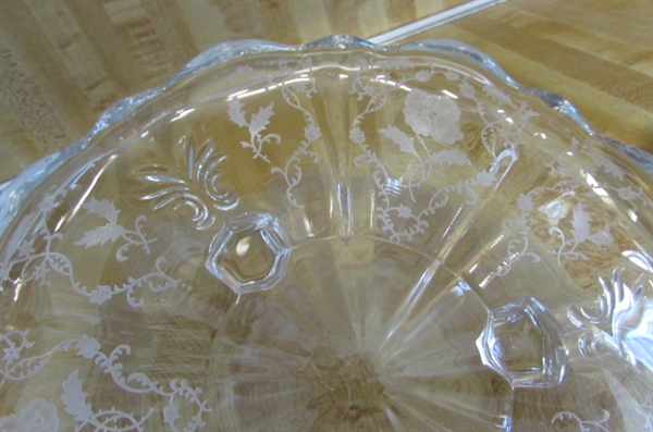 ASSORTED CLEAR GLASS SERVING DISHES & SMALL BOWLS