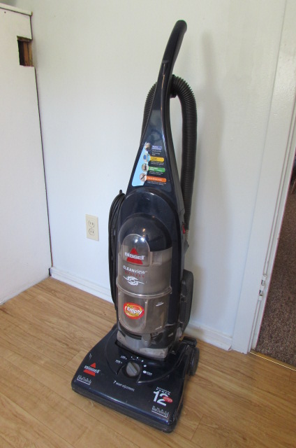 Lot Detail - BISSELL CLEANVIEW BAGLESS VACUUM CLEANER