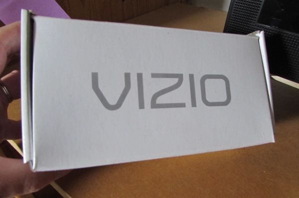 VIZIO 37 LCD 1080p HDTV W/3D GLASSES
