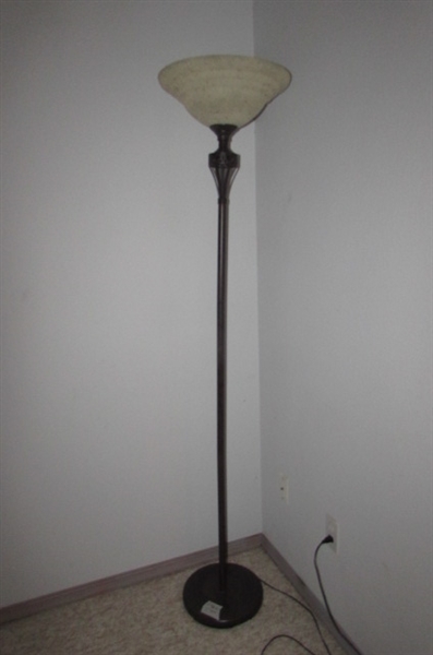 BRONZED METAL FLOOR LAMP W/GLASS SHADE