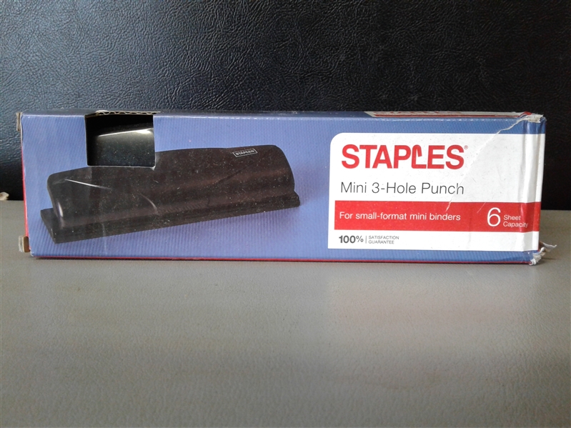  Staples Mini 3-Hole Punch, 6 Sheet Capacity