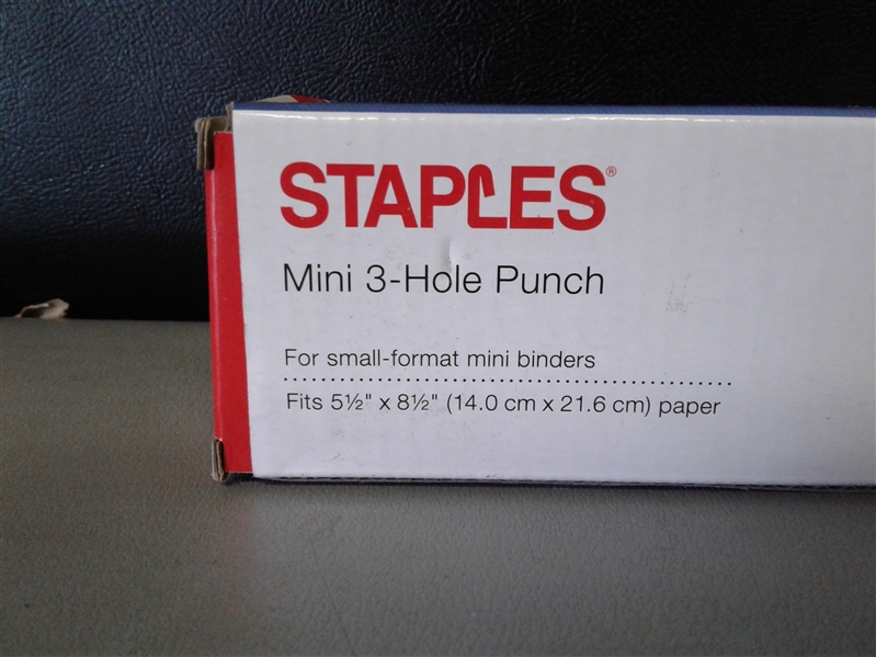  Staples Mini 3-Hole Punch, 6 Sheet Capacity