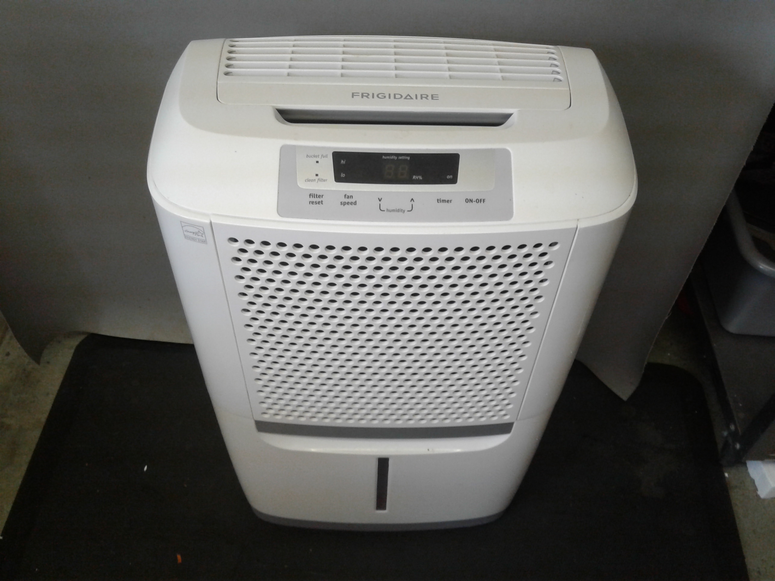 Lot Detail Frigidaire Dehumidifier High Moisture 70 Pints