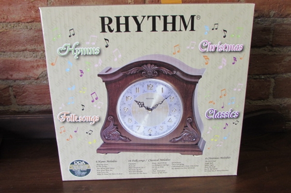 RHYTHM HERITAGE SERIES MUSICAL MANTLE CLOCK NEW/DISPLAY (39)