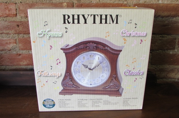 RHYTHM HERITAGE SERIES MUSICAL MANTLE CLOCK NIB (39)