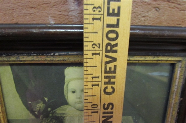ANTIQUE FRAME WITH PICTURE OF VICTORIAN CHILD