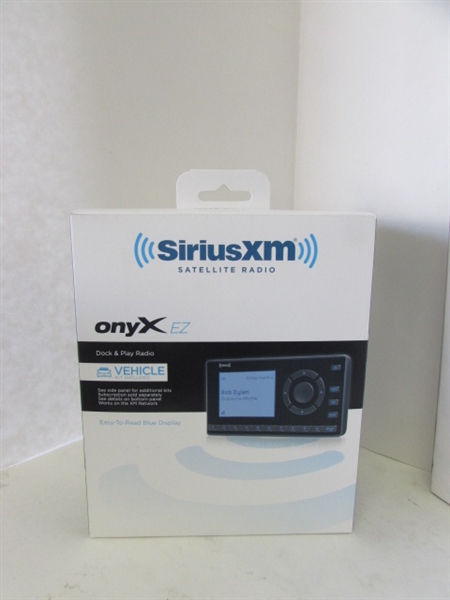 SIRIUS XM SATELLITE RADIO DOCKING STATION & 2 DOCK & PLAY RADIOS WITH REMOTES