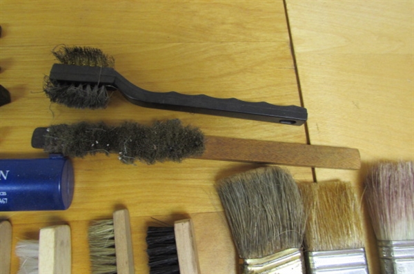 ASSORTED BRUSHES