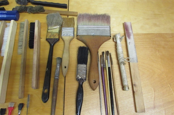 ASSORTED BRUSHES