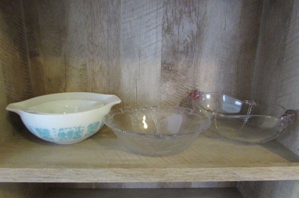 PYREX BOWLS & GLASS SERVING BOWLS FOR THE HOLIDAYS *ESTATE*