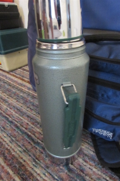 CAMP CHAIRS, STANLEY THERMOS & INSULATED COOLERS *ESTATE*