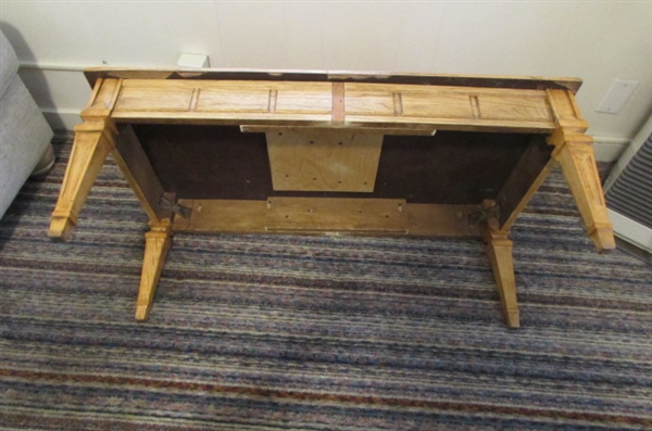 SMALL WOOD COFFEE TABLE *ESTATE*