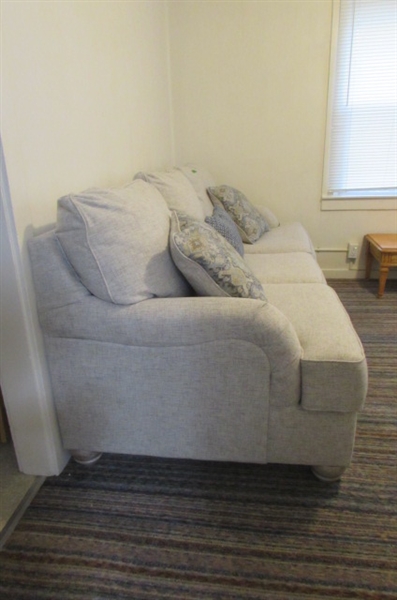 GRAY SOFA WITH 3 ACCENT PILLOWS - LIKE NEW CONDITION *ESTATE*