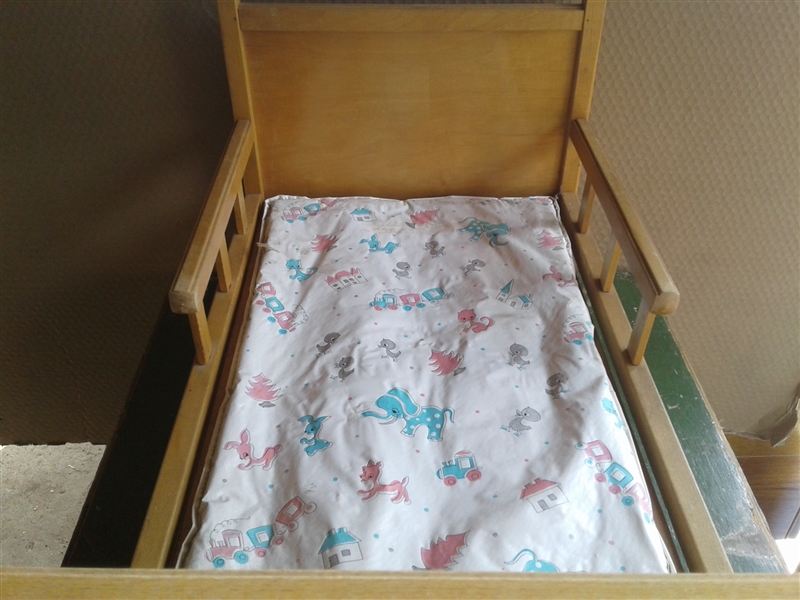 Vintage Toy Doll Bed