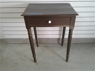 Quaint Vintage Side Table w/Drawer
