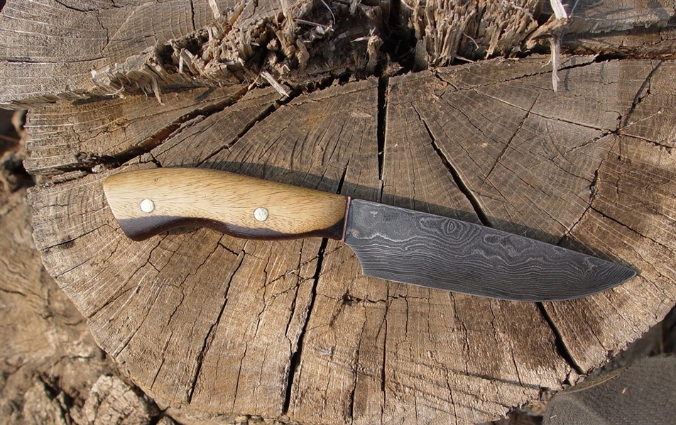 Extraordinary Hand Forged Damascus Steel Knife