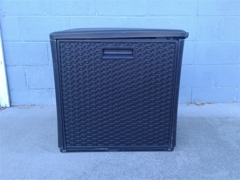 Suncast 60-Gallon Medium Deck Box