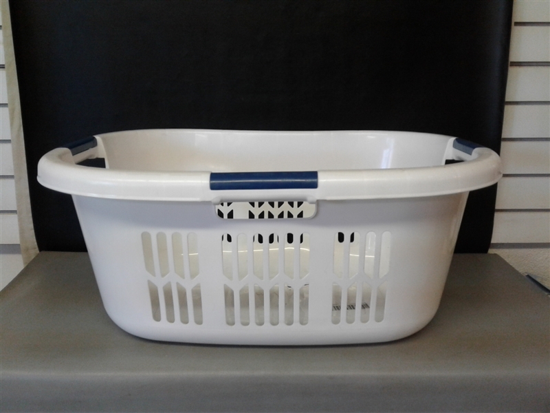 Large Rubbermaid Hip Hugger Laundry Basket