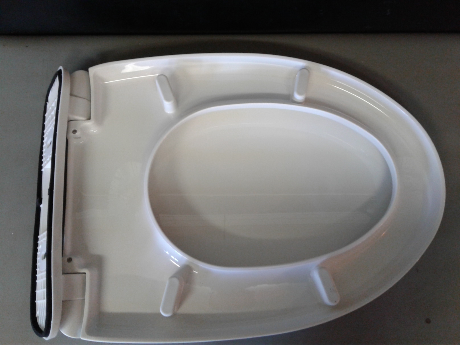 lot-detail-toto-elongated-soft-close-toilet-seat