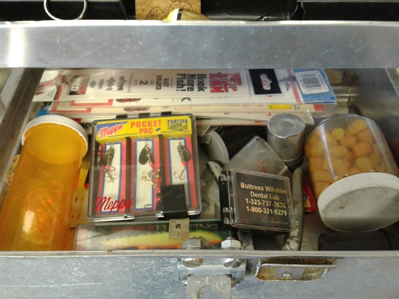 FISHING TACKLE BOX WITH TACKLE 