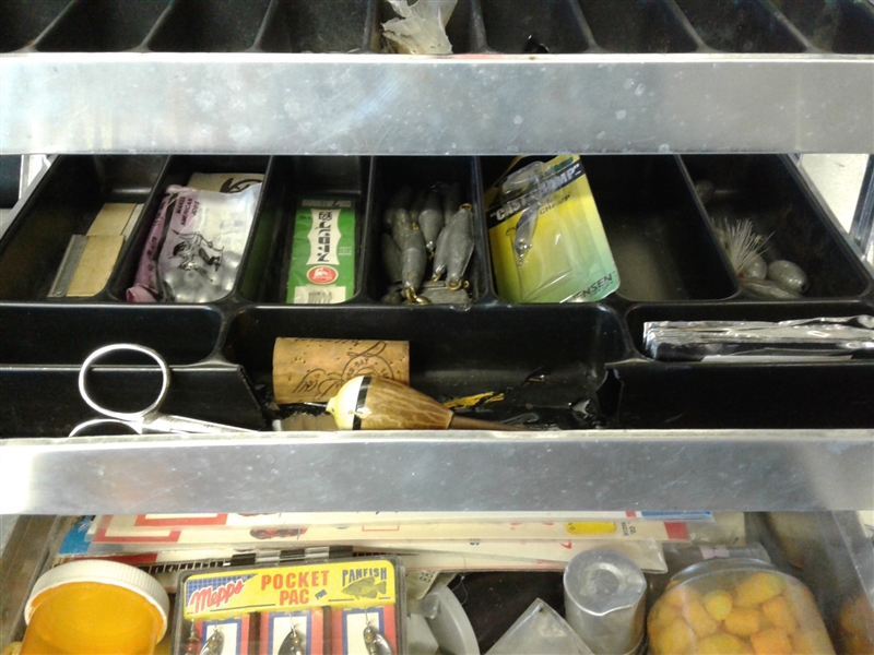 FISHING TACKLE BOX WITH TACKLE 