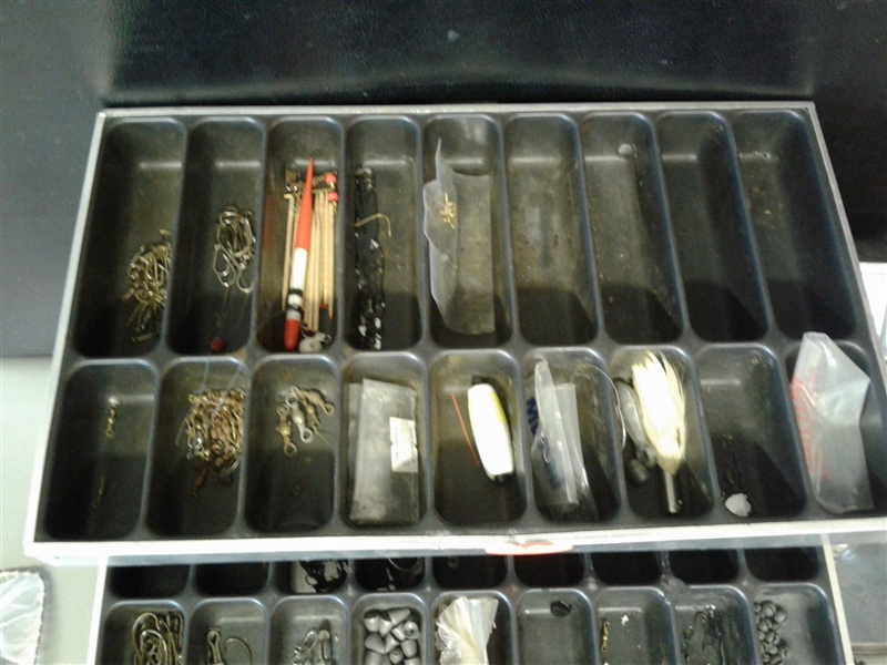 FISHING TACKLE BOX WITH TACKLE 