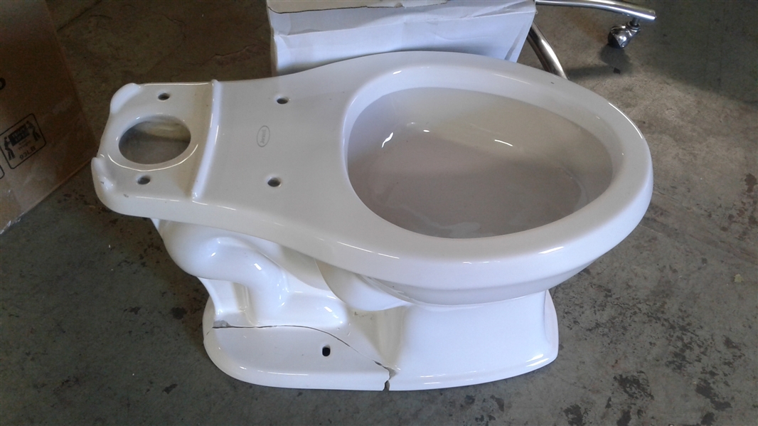 Jacuzzi Lyndsay Elongated Toilet *Damaged*