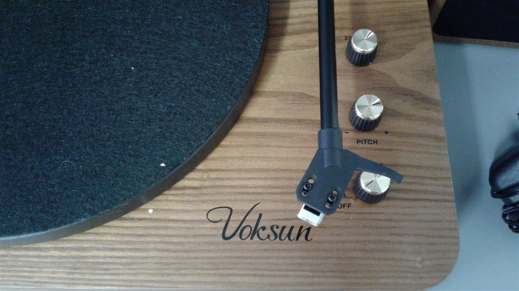 Voksun 3-Speed Precision Turntable with Dual 15 Watt Speakers & Bluetooth