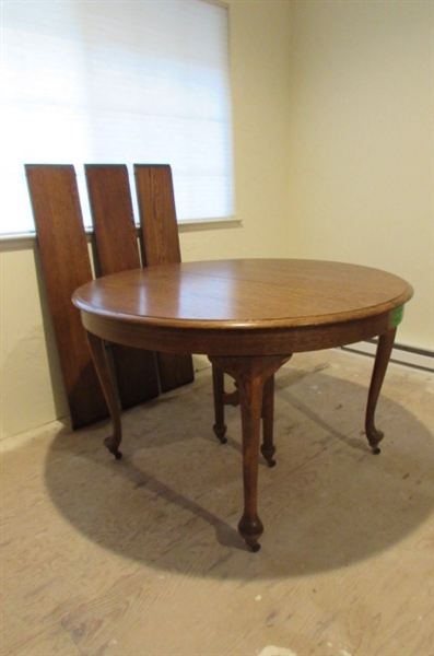 ANTIQUE OAK DINING TABLE WITH EXTENSIONS